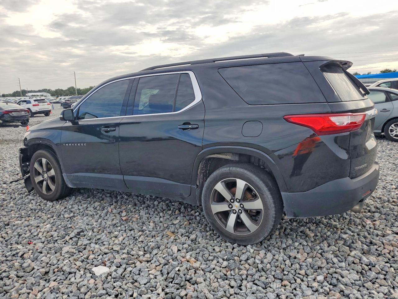 2019 Chevrolet Traverse Lt - Фото 2