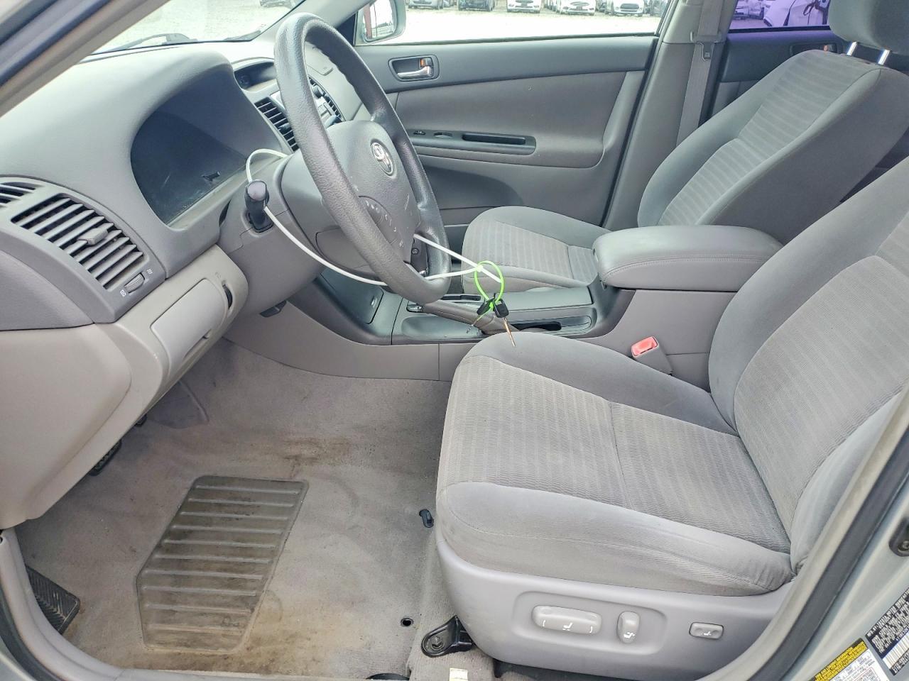 2005 Toyota Camry Le - Image 7