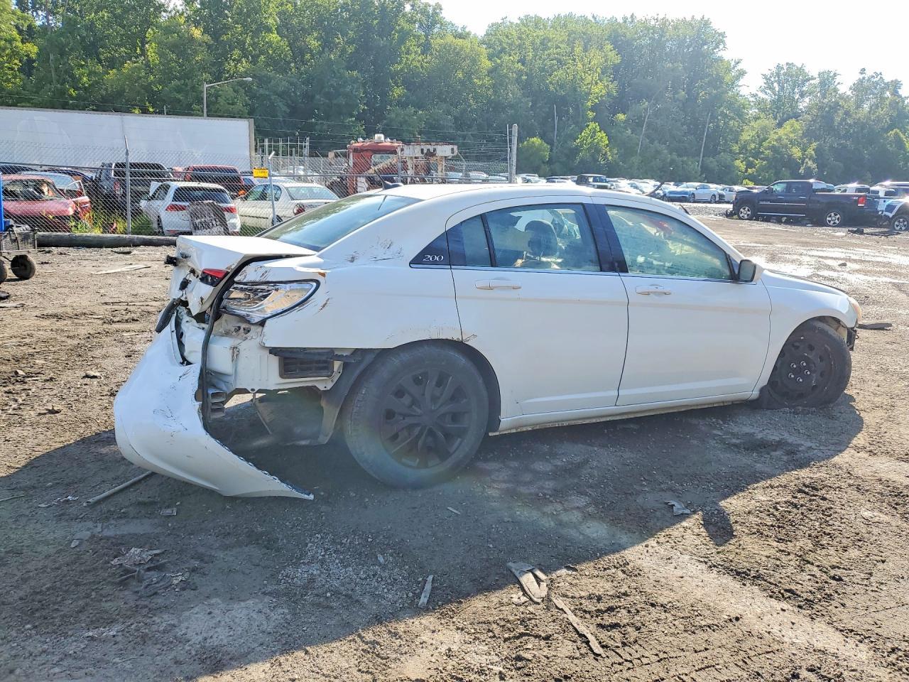2014 Chrysler 200 Lx - Image 3