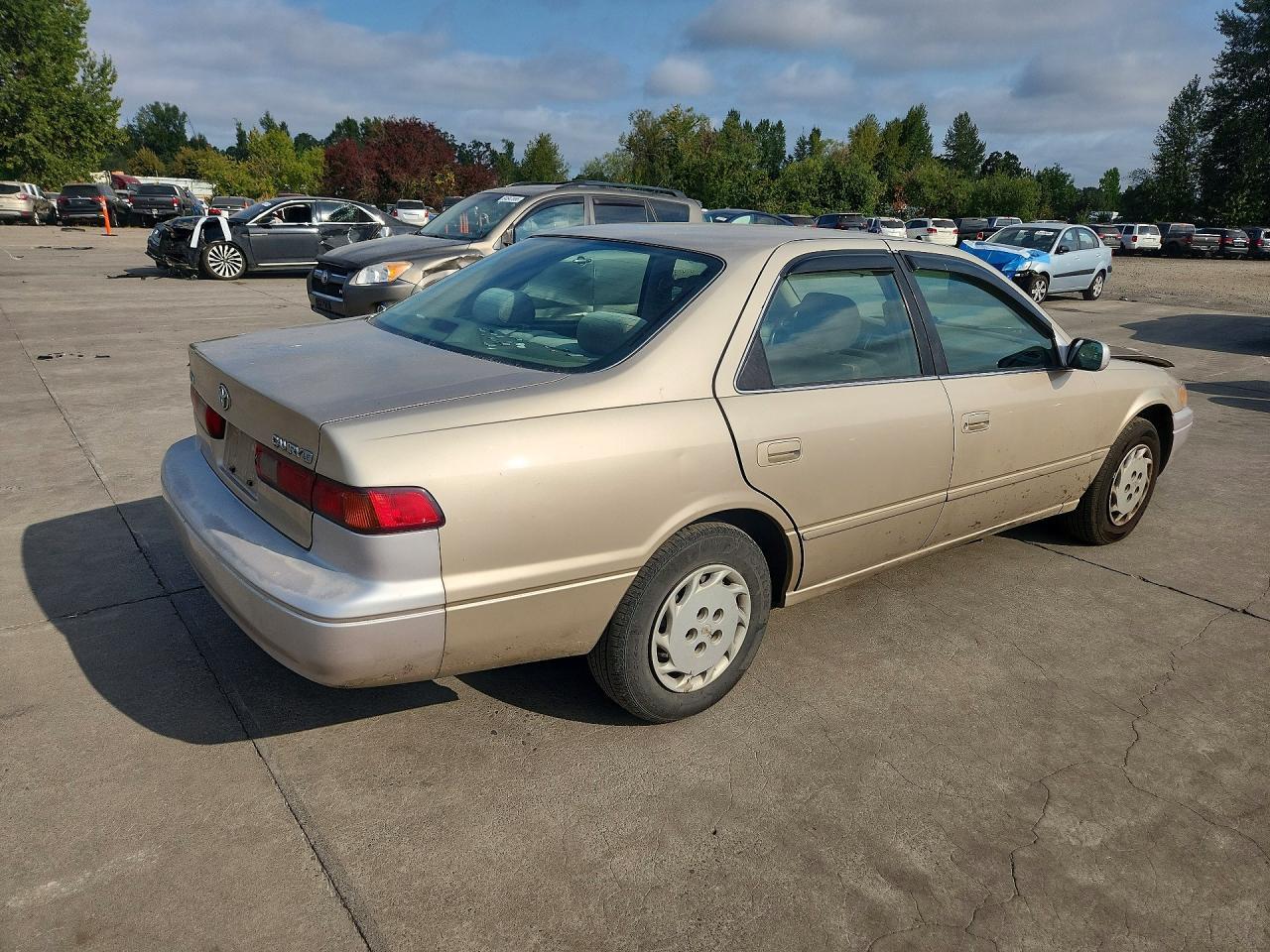 1998 Toyota Camry Le - Фото 3