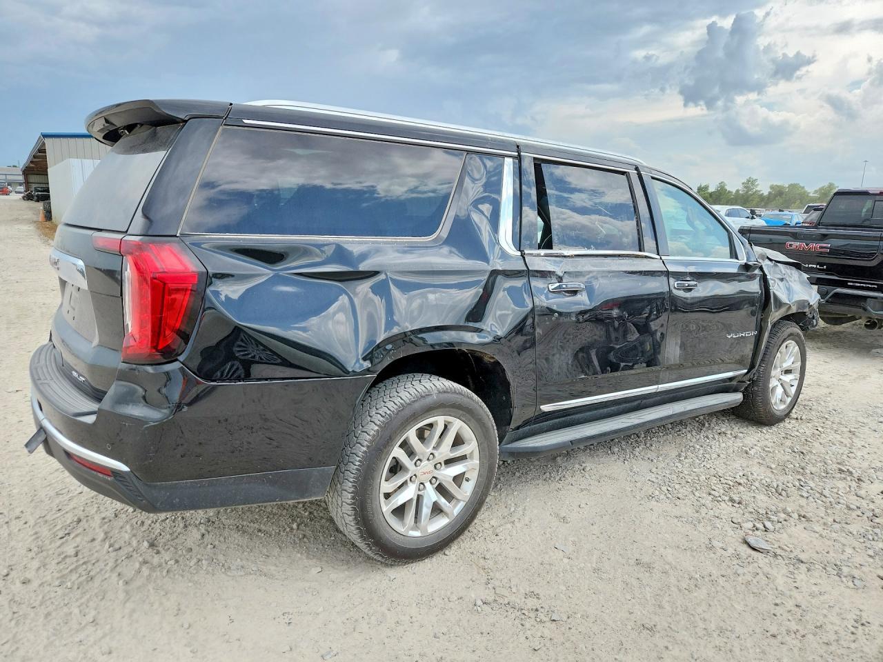 2024 GMC Yukon Xl K1500 Slt - Image 3