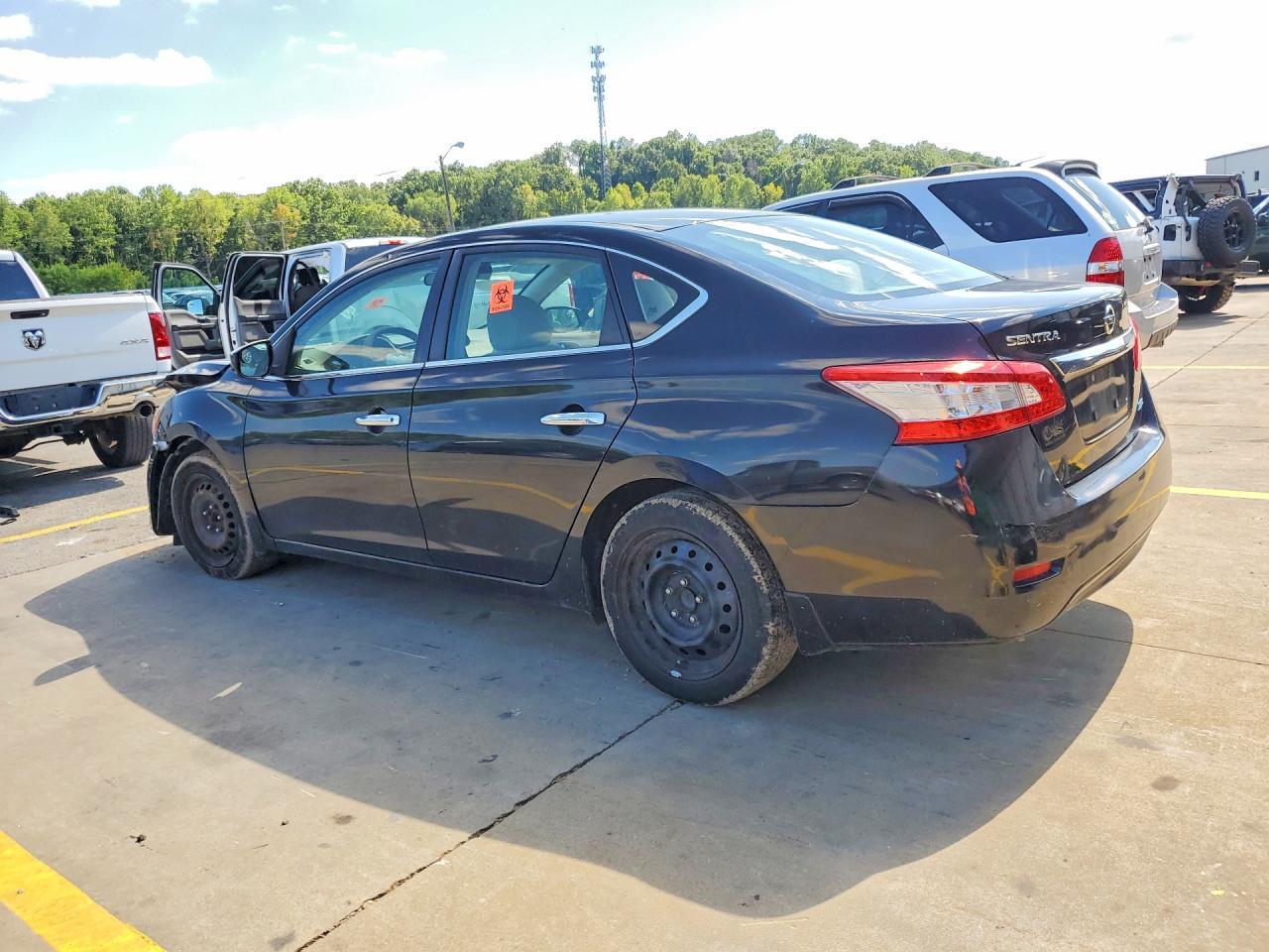 2013 Nissan Sentra S - Фото 2