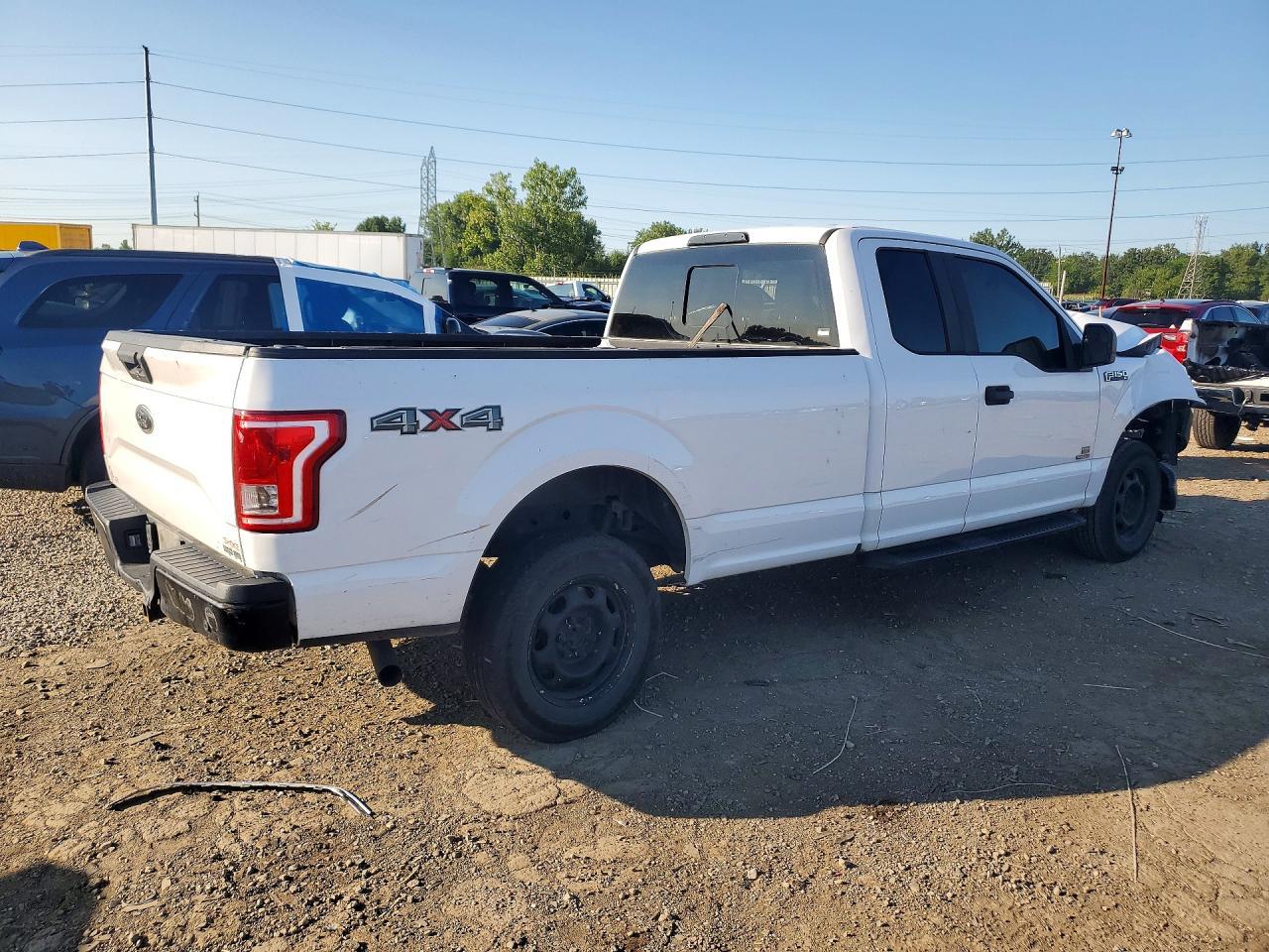 2017 Ford F150 Super Cab - Фото 3
