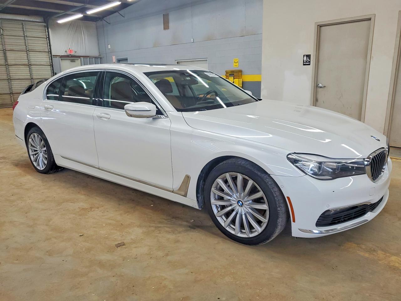 2018 BMW 740 I - Image 4