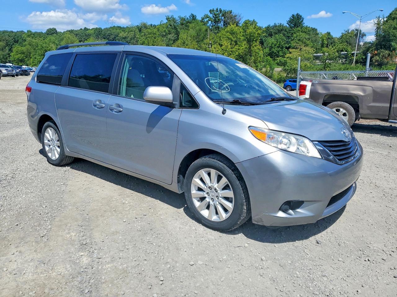 2014 Toyota Sienna Le - Фото 4