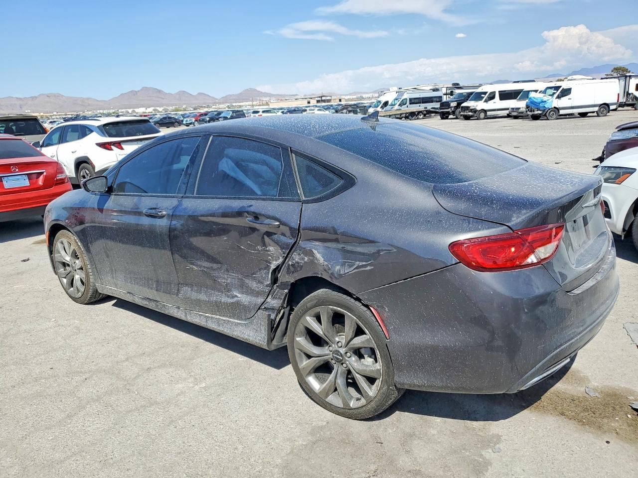 2015 Chrysler 200 S - Фото 2