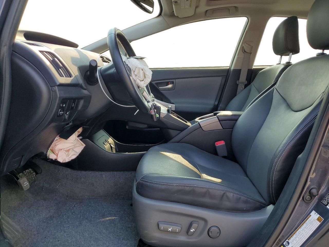 2012 Toyota Prius Four - Image 7