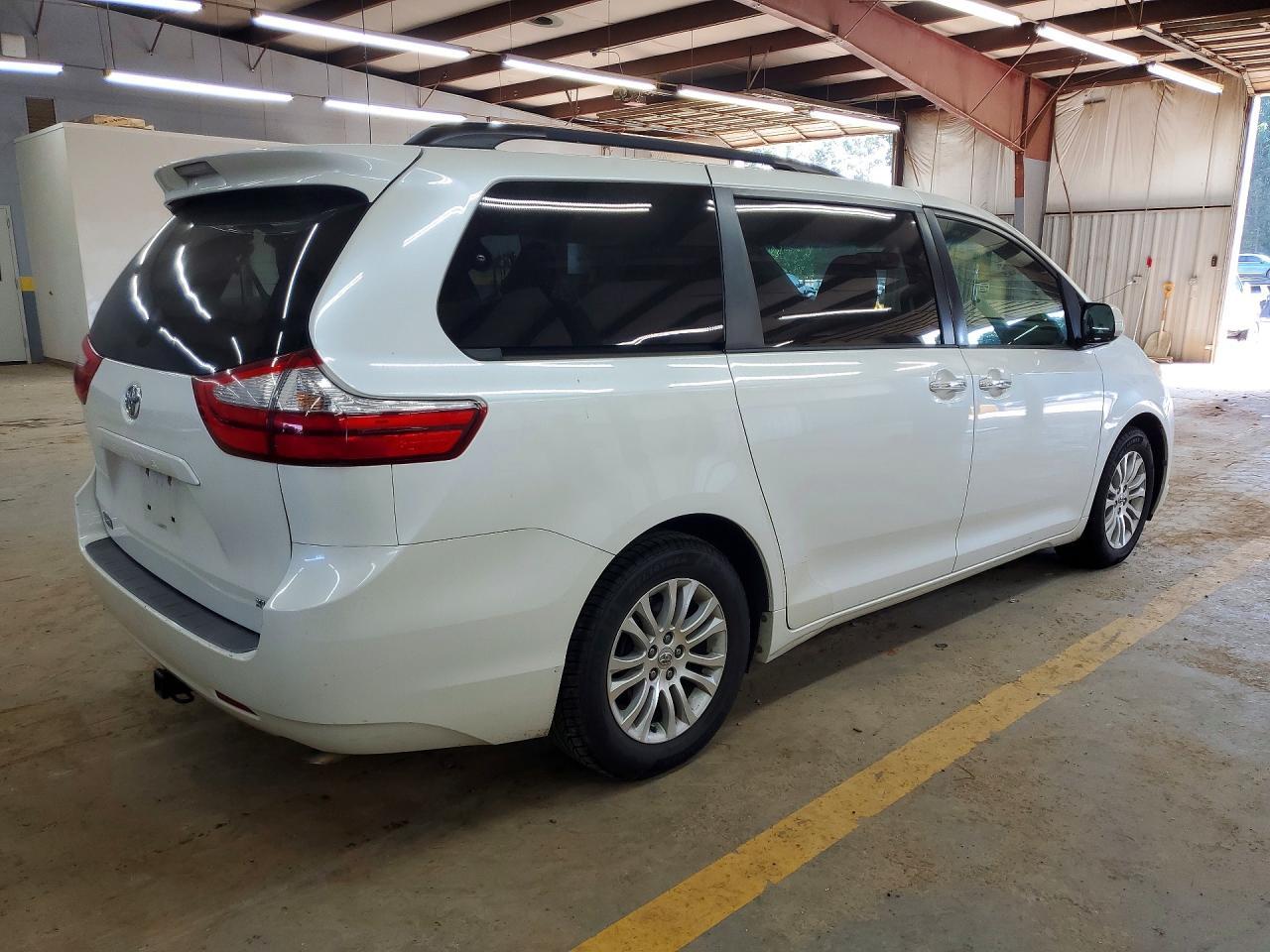 2015 Toyota Sienna Xle 8-Passenger - Фото 3