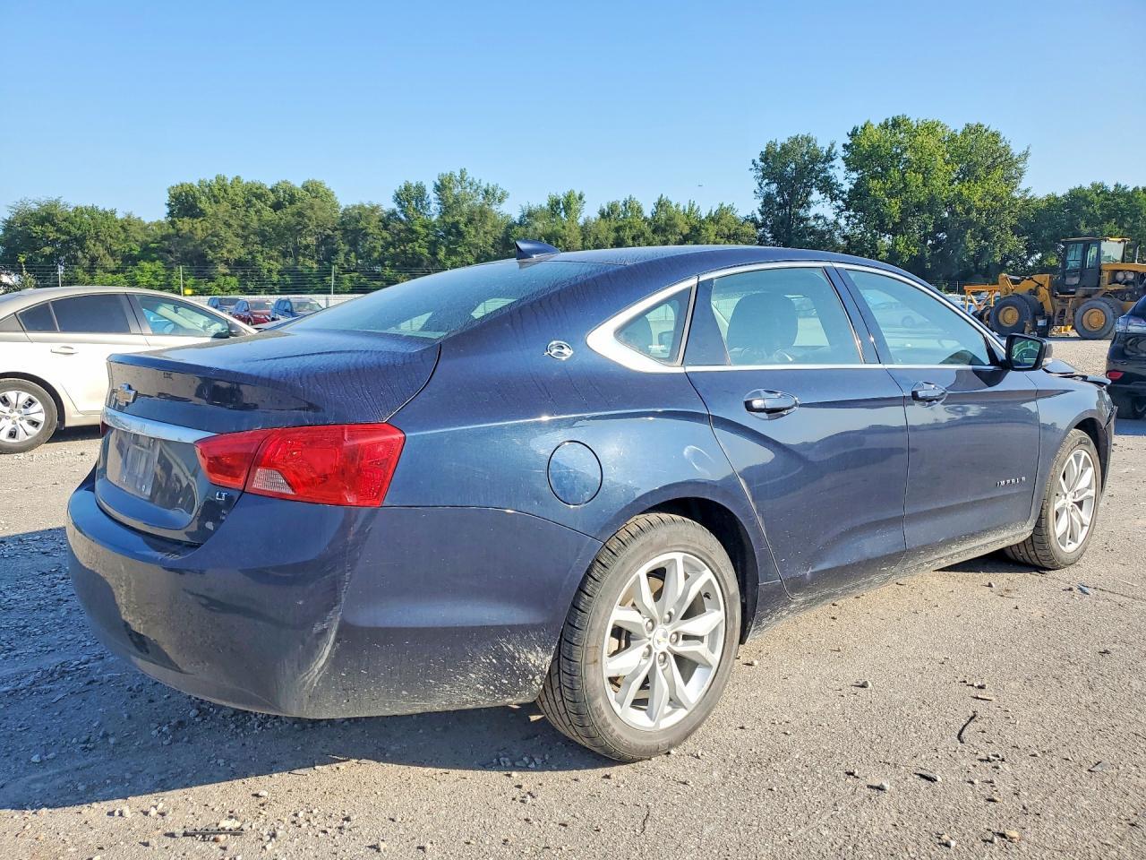 2017 Chevrolet Impala Lt - Image 3
