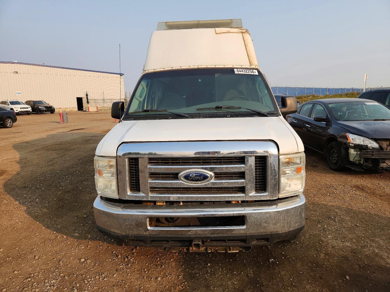 2008 Ford Econoline E350 Super Duty Wagon - Фото 2