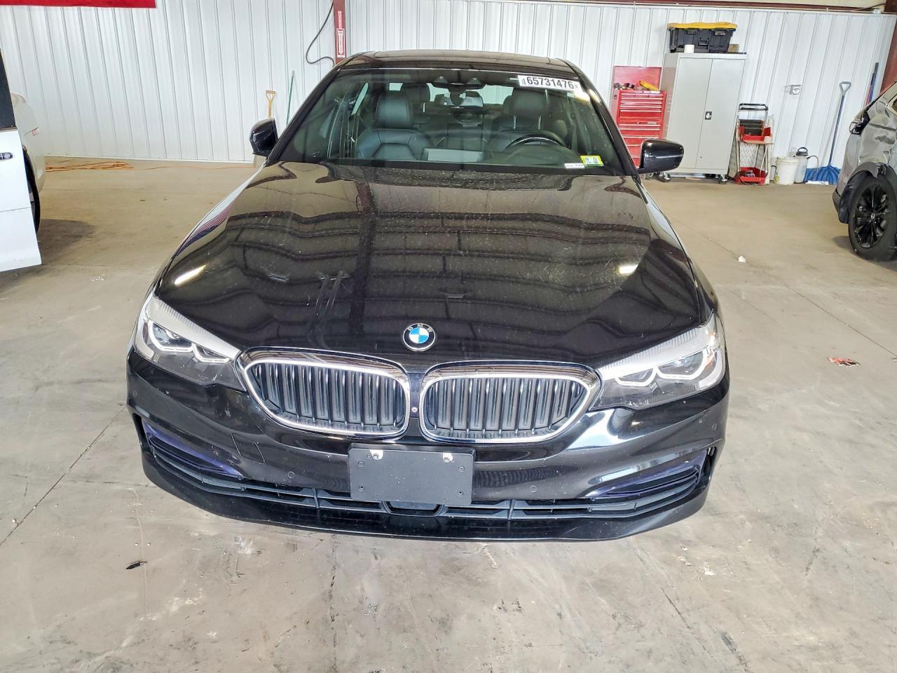 2019 BMW 530 Xi - Image 5