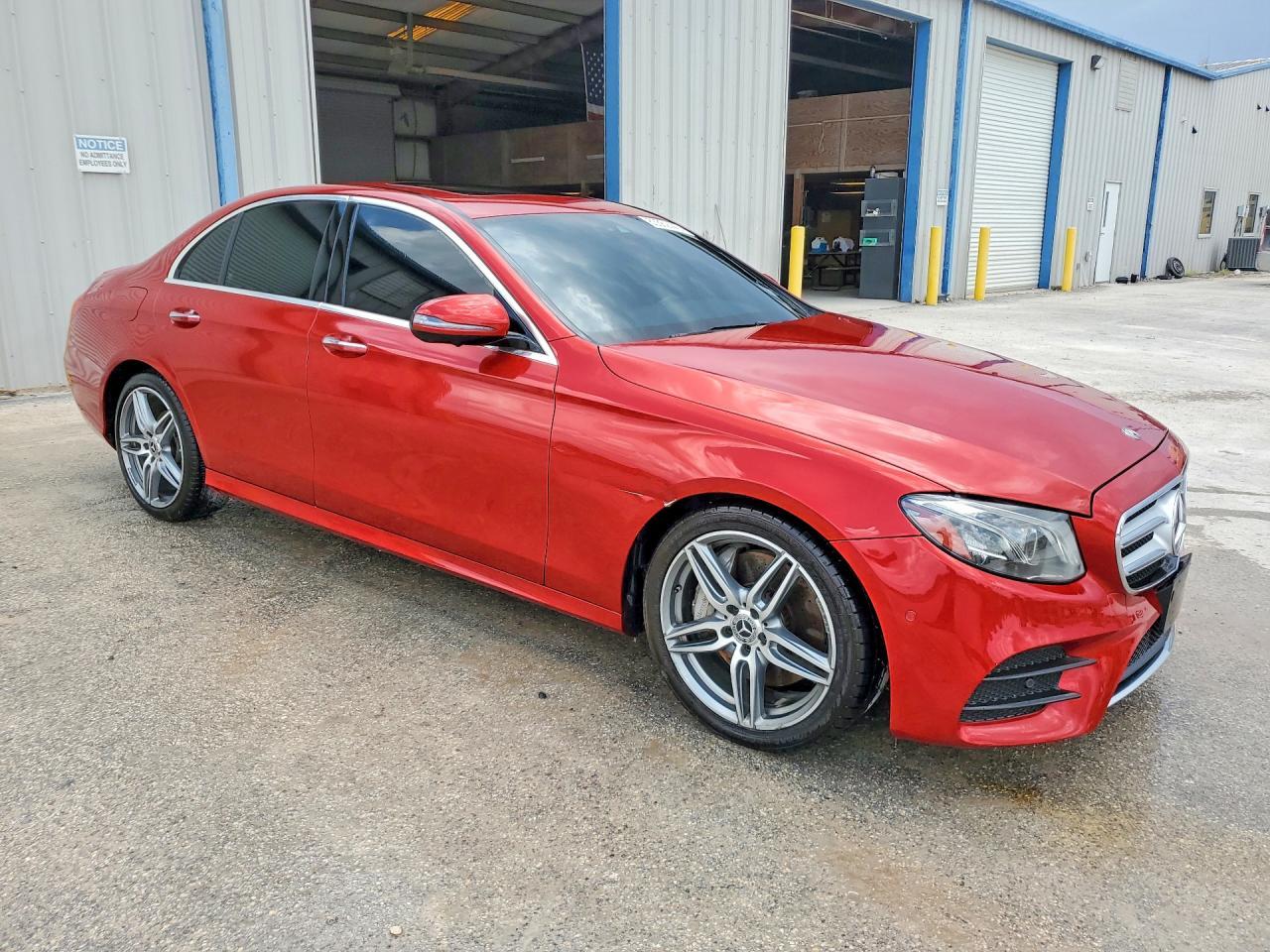 2019 Mercedes-Benz E 300 - Фото 4