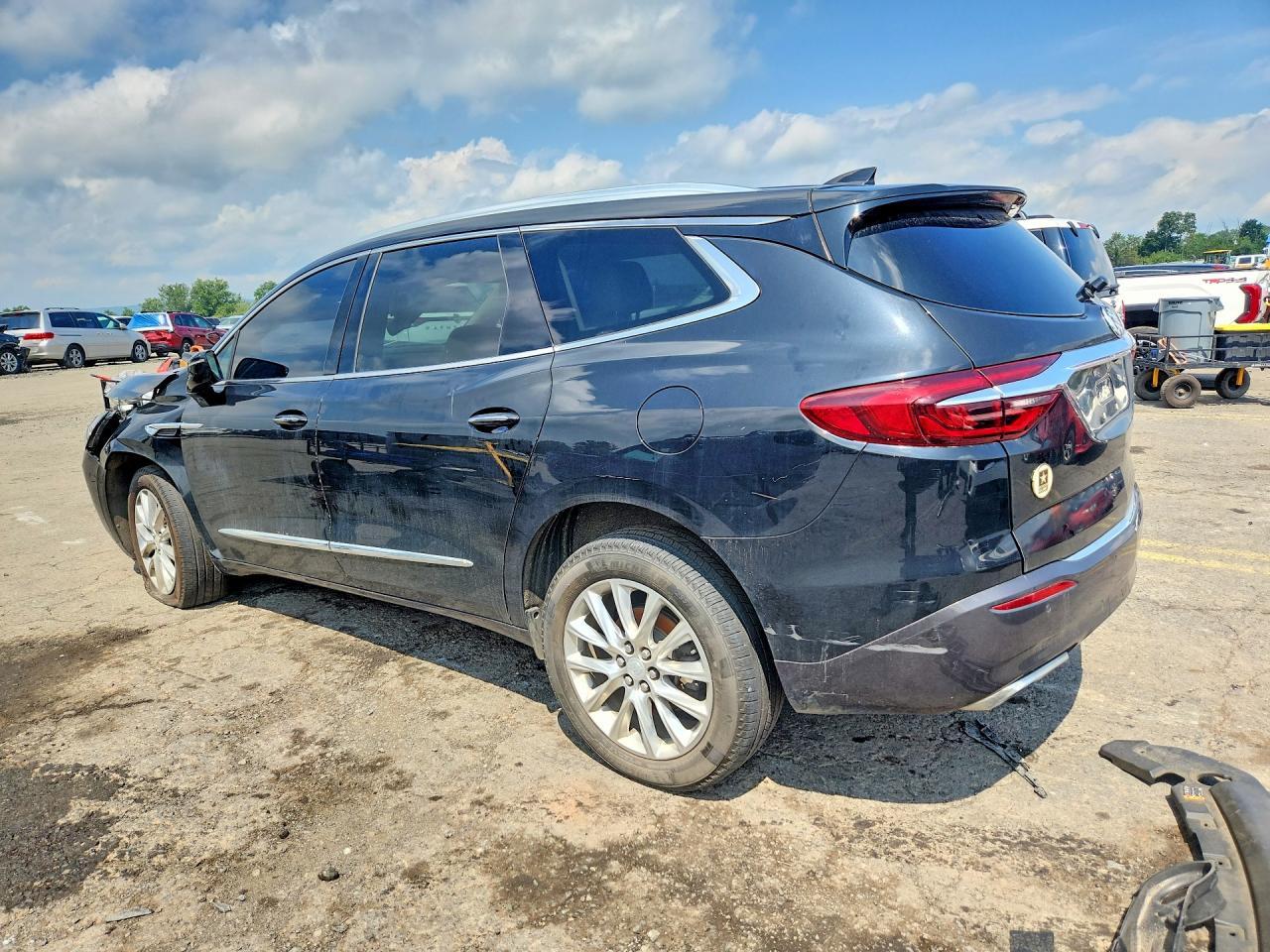 2019 Buick Enclave Essence - Image 2