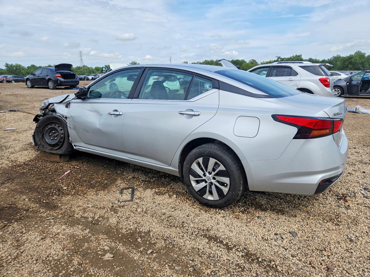 2023 Nissan Altima S - Фото 2