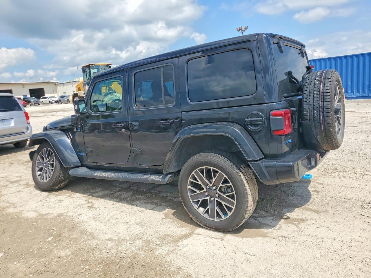 2022 Jeep Wrangler Unlimited Sahara 4Xe - Фото 2