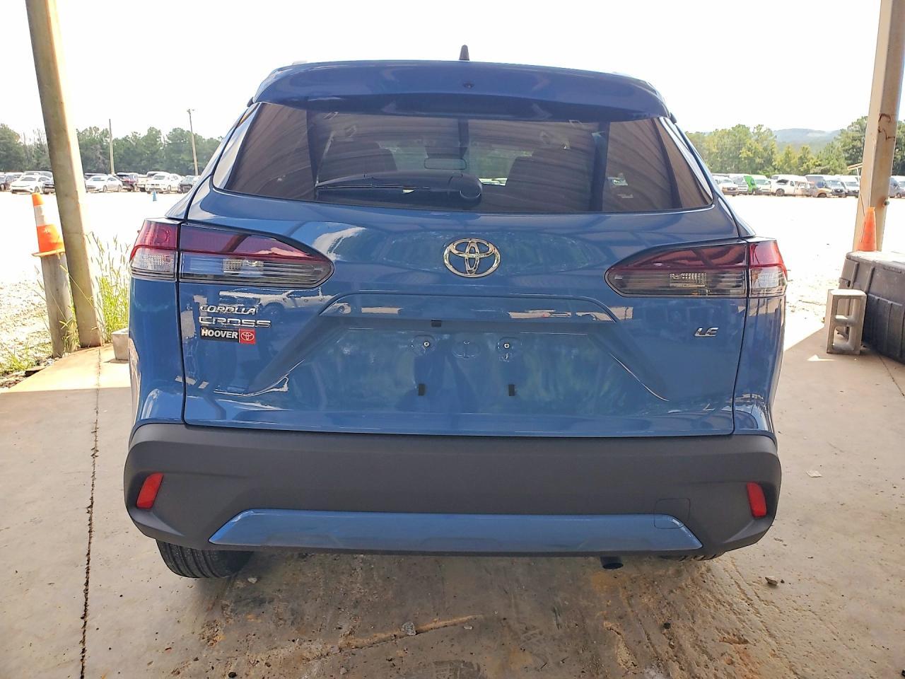 2026 Toyota Corolla Cross Le - Image 6