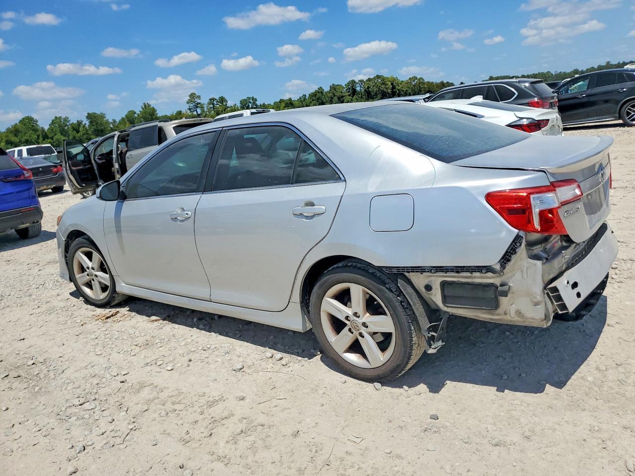 2014 Toyota Camry Se - Фото 2