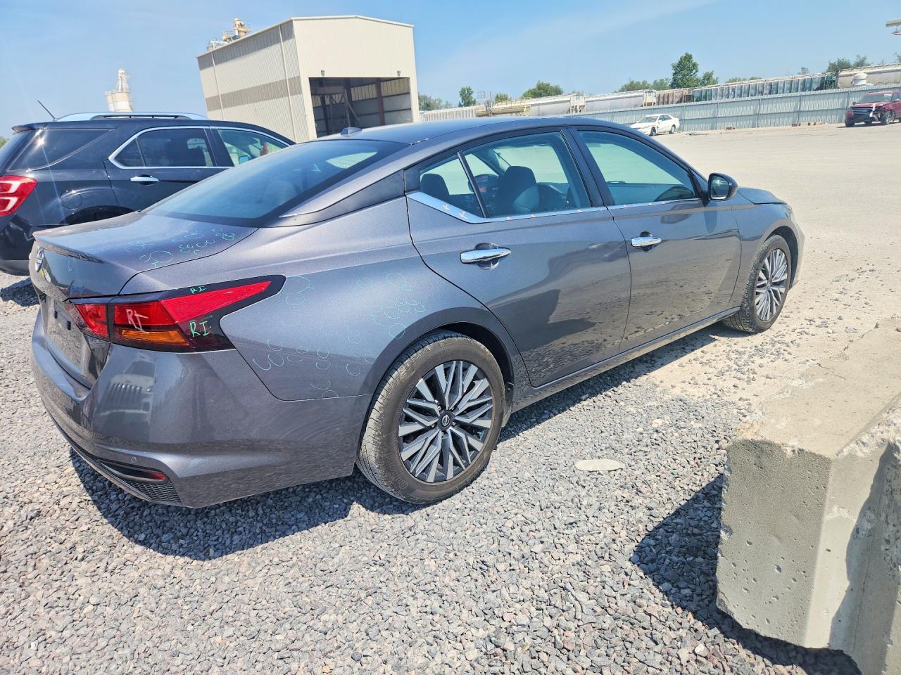 2025 Nissan Altima Sv - Image 3