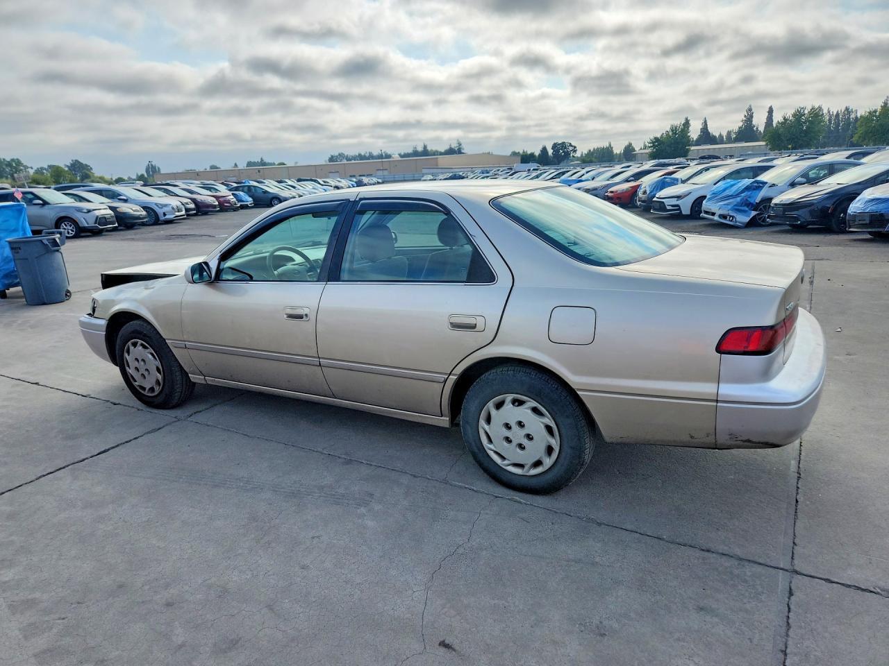 1998 Toyota Camry Le - Фото 2