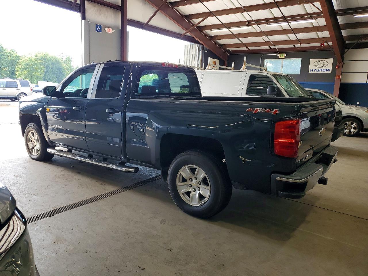 2017 Chevrolet Silverado K1500 Lt - Image 2