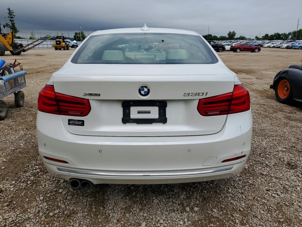 2017 BMW 330 Xi - Image 6