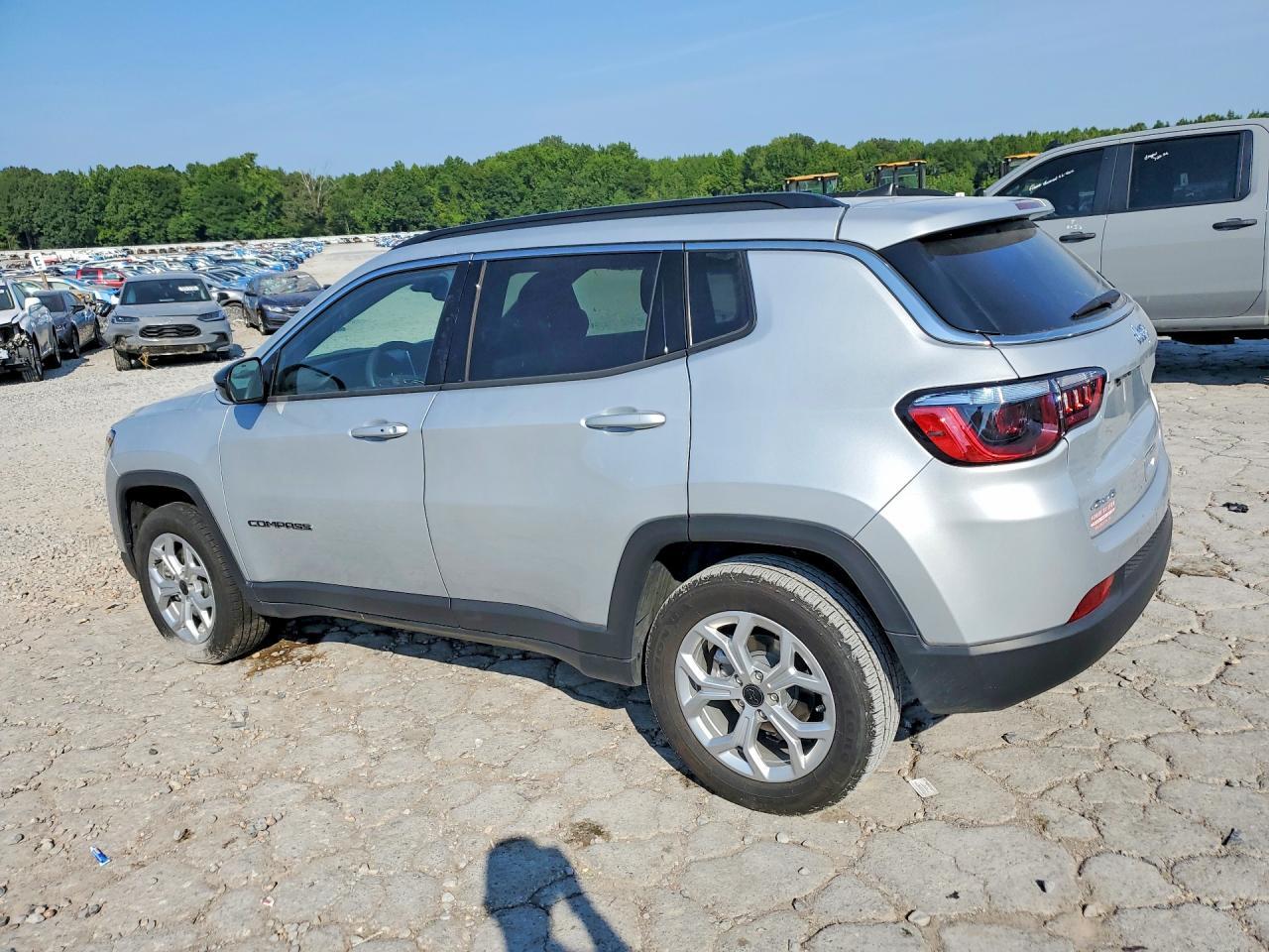 2025 Jeep Compass Latitude - Фото 2