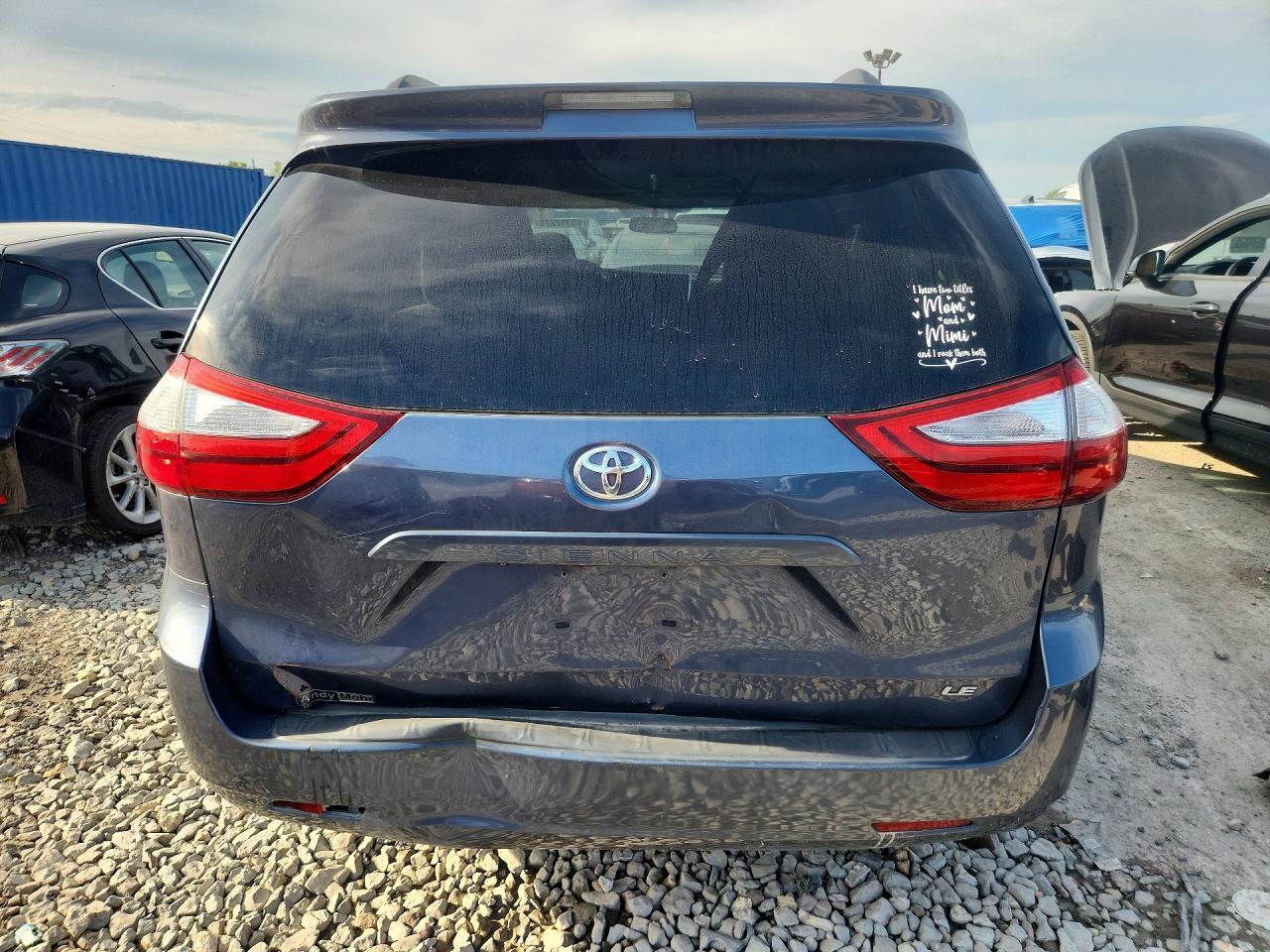 2015 Toyota Sienna Le - Image 6