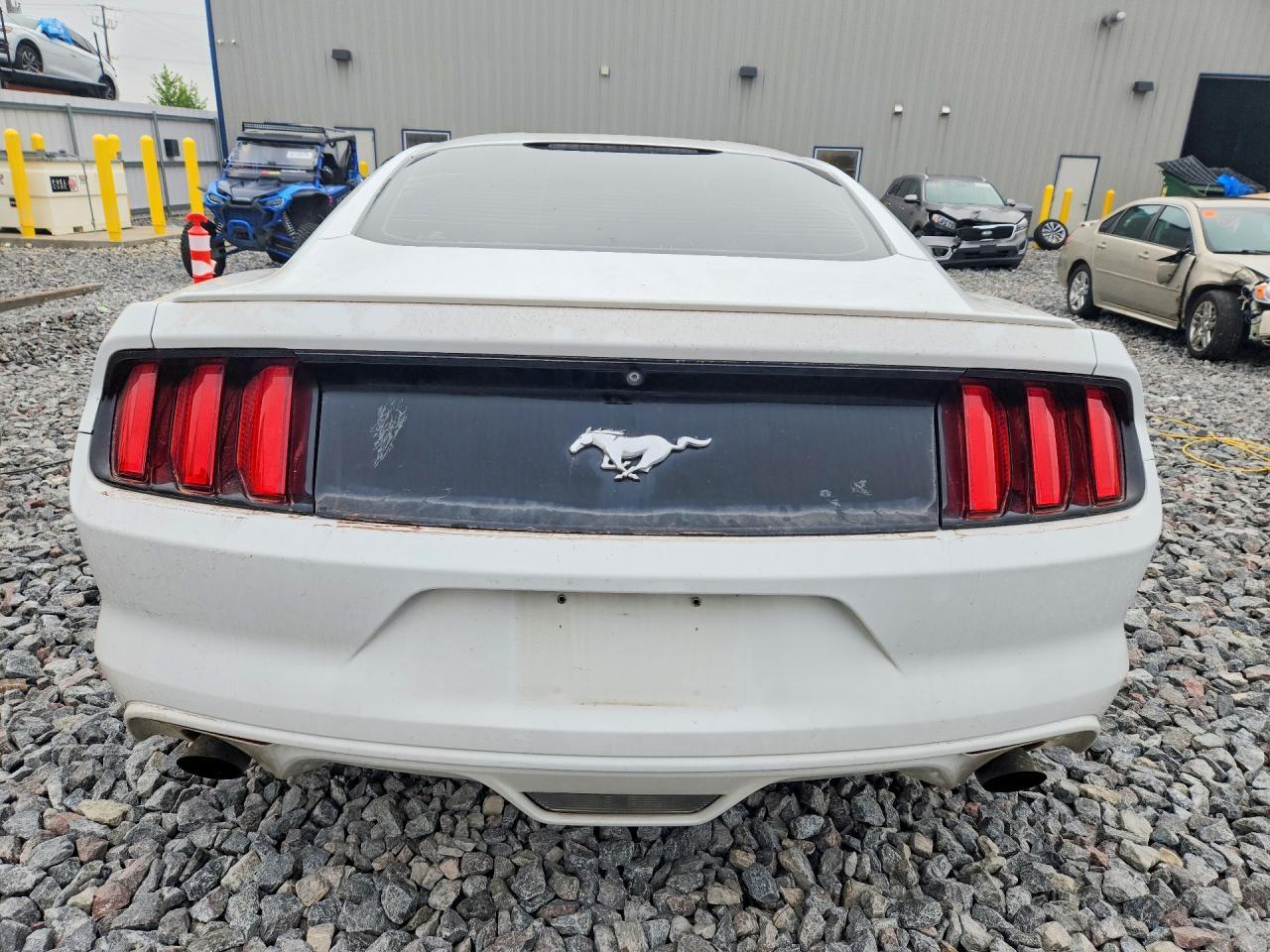2015 Ford Mustang - Фото 6