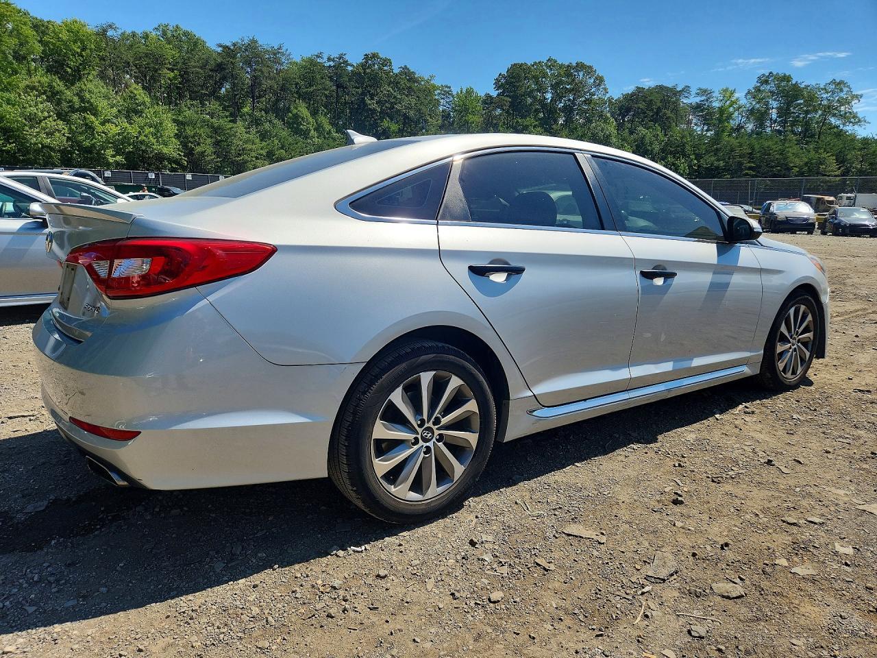 2015 Hyundai Sonata Sport - Image 3