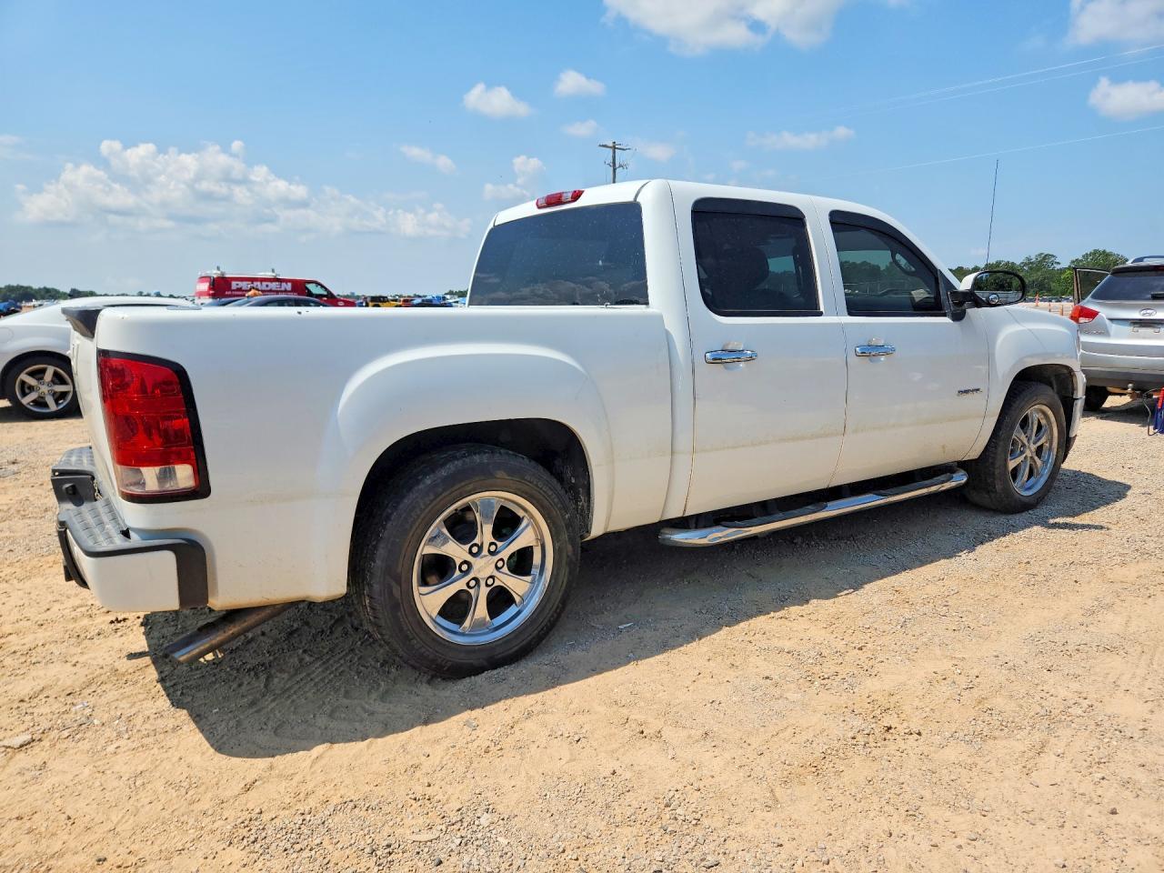 2010 GMC Sierra K1500 Denali - Image 3