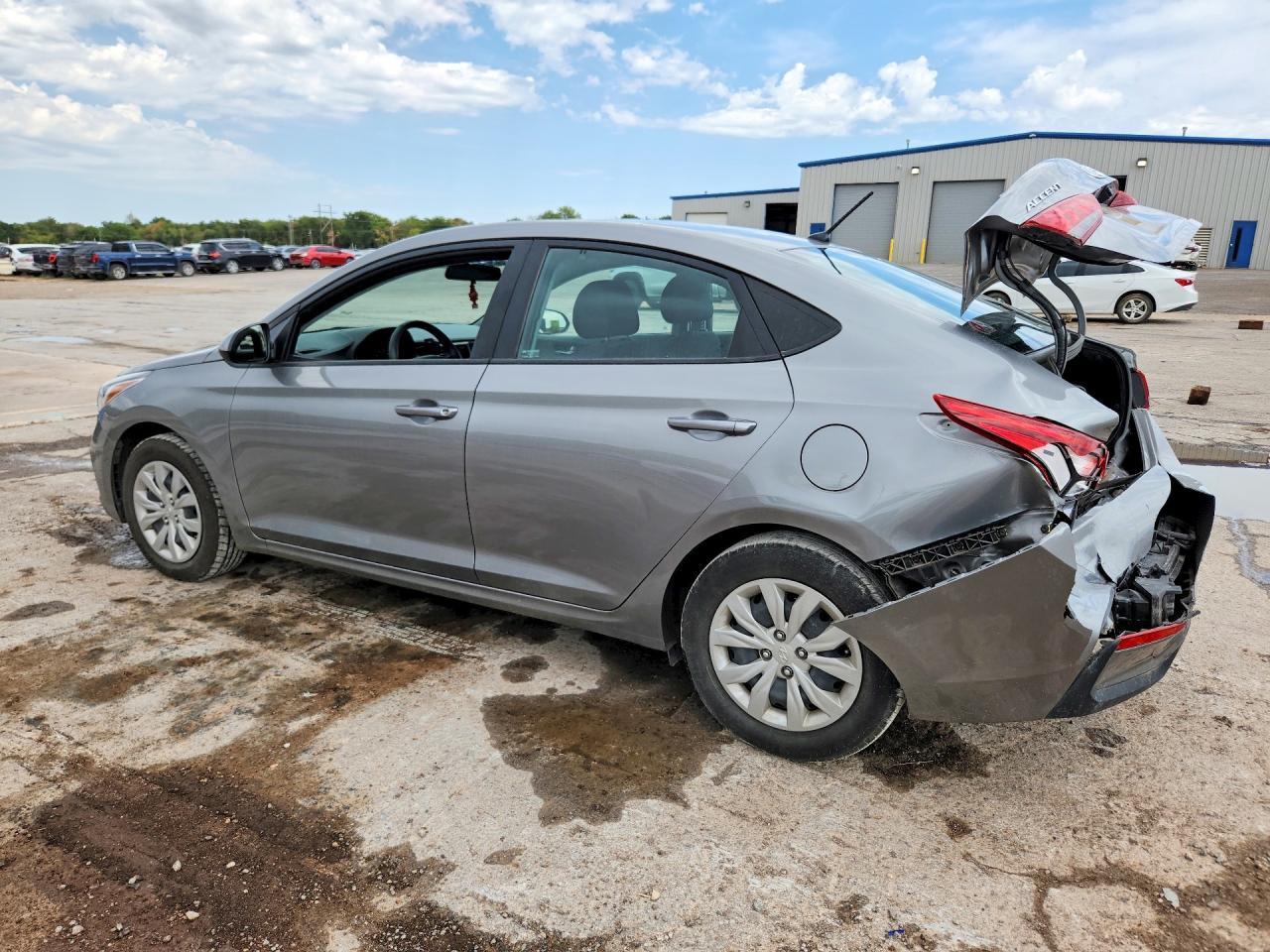 2021 Hyundai Accent Se - Фото 2