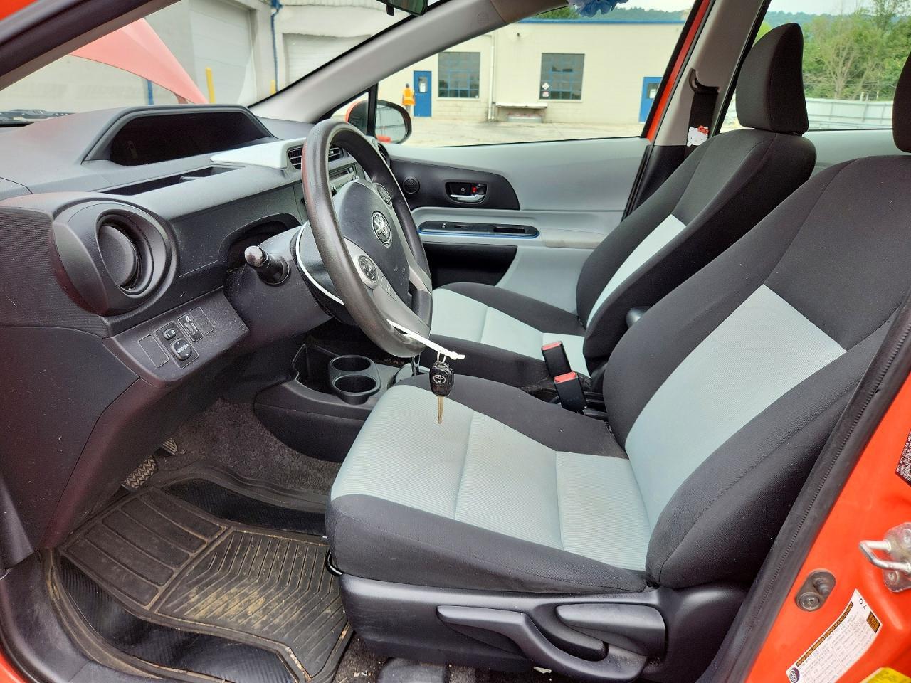 2012 Toyota Prius C Two - Фото 7