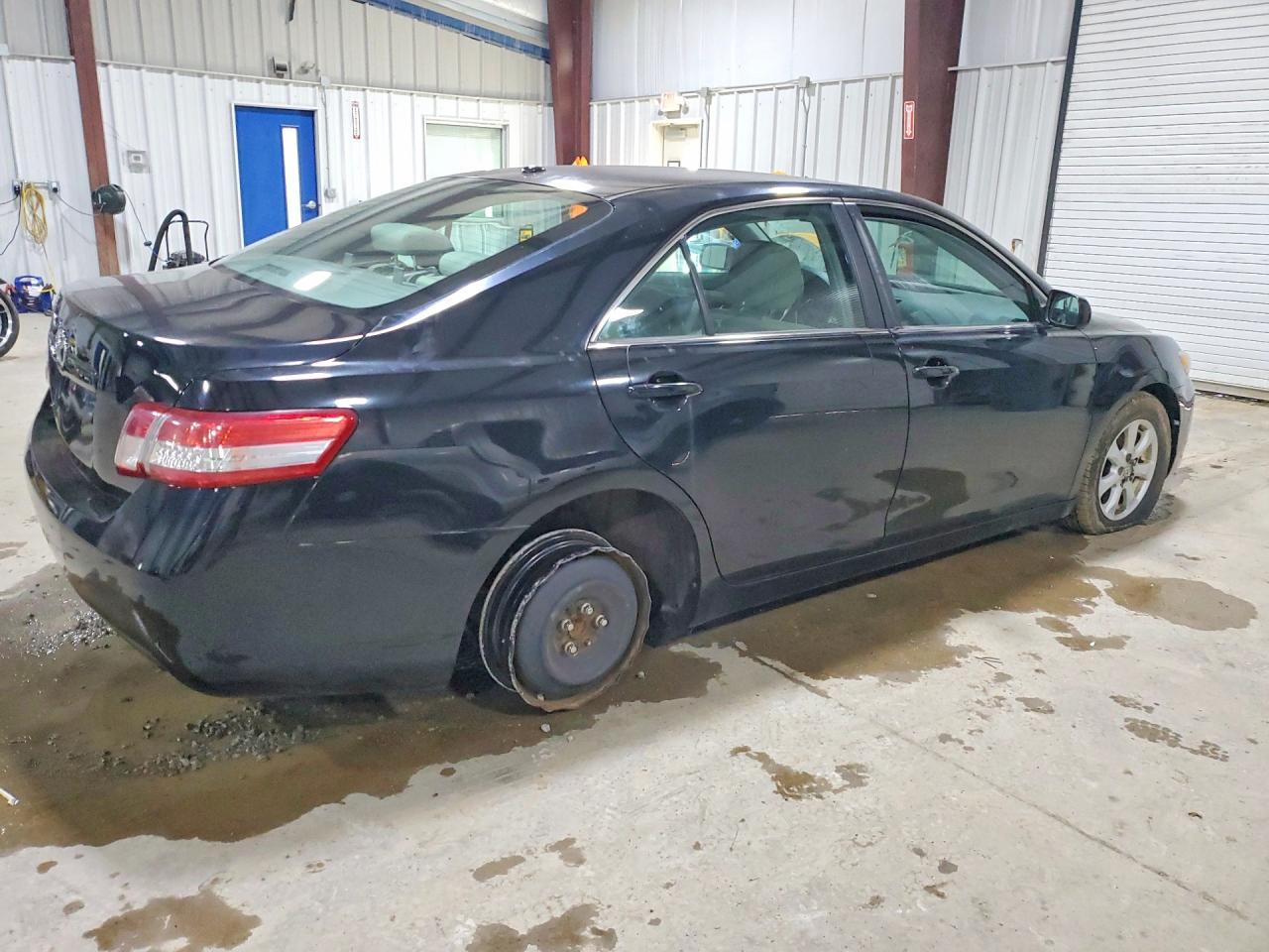 2011 Toyota Camry Le - Image 3