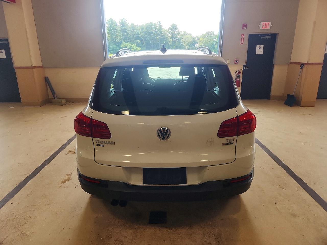 2017 Volkswagen Tiguan S - Фото 6