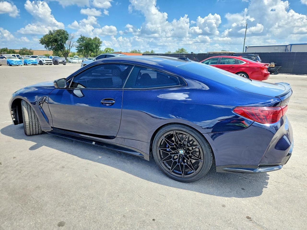 2025 BMW M4 Competition - Фото 2