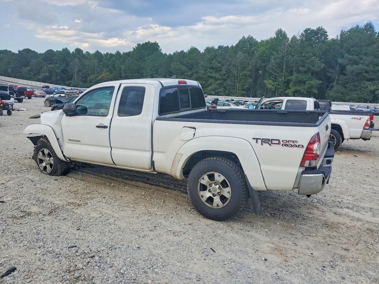 2014 Toyota Tacoma V6 - Image 2