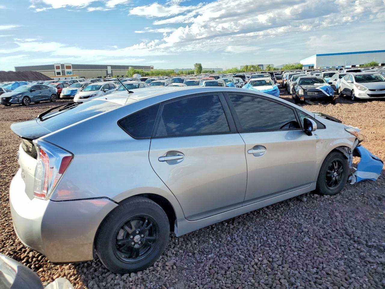 2015 Toyota Prius Two - Фото 3