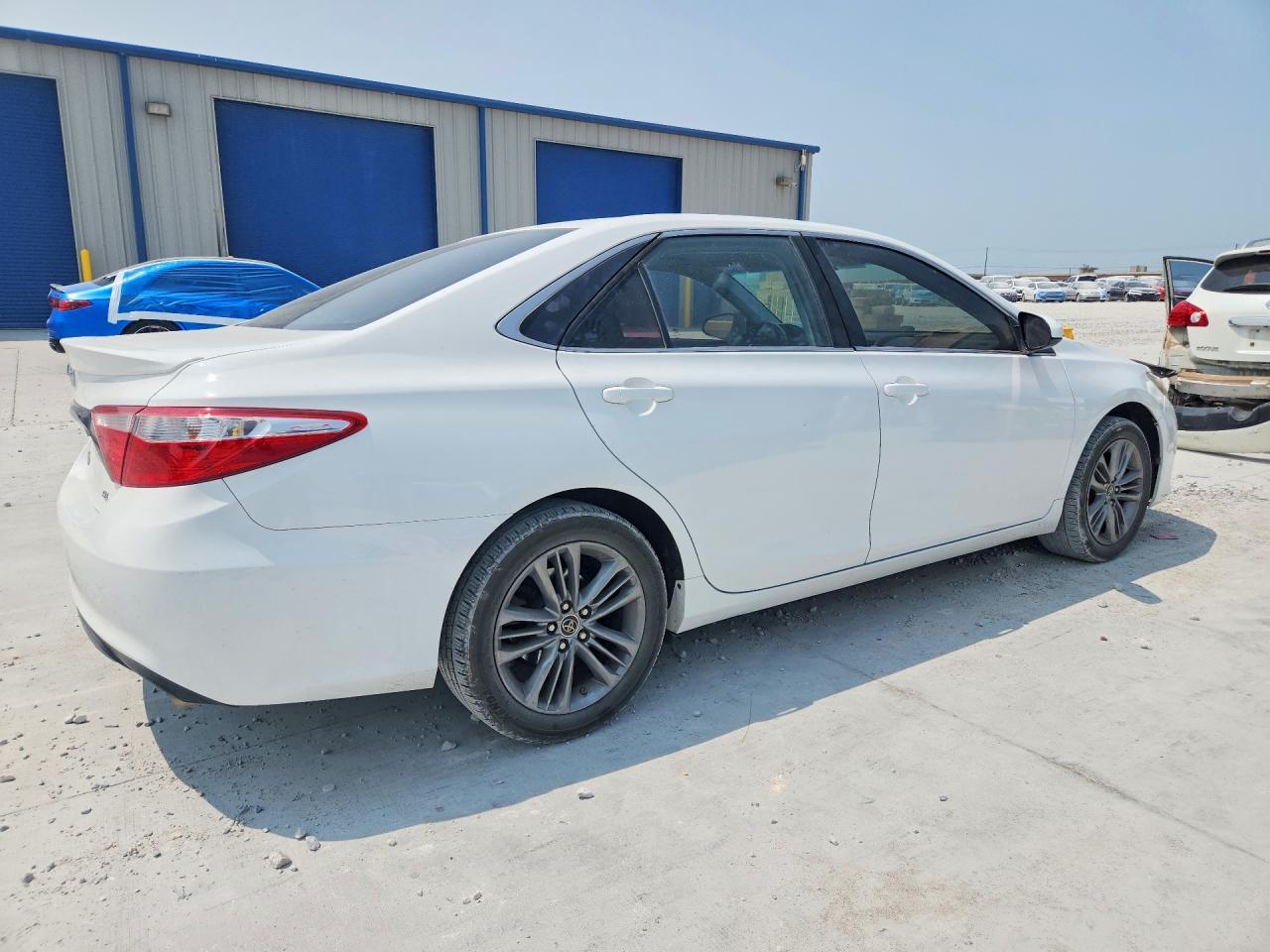 2015 Toyota Camry Se - Image 3