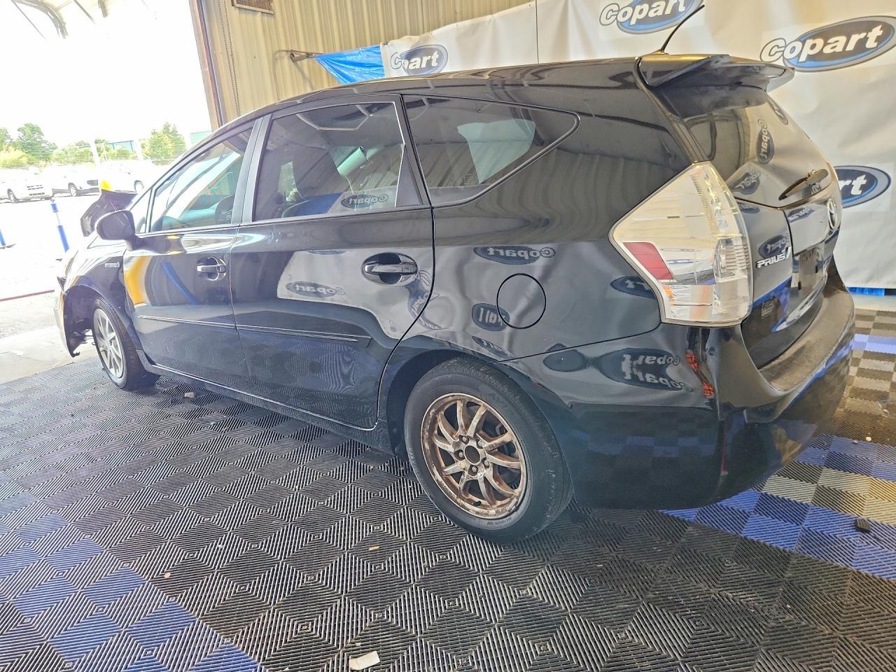 2012 Toyota Prius V Three - Фото 2