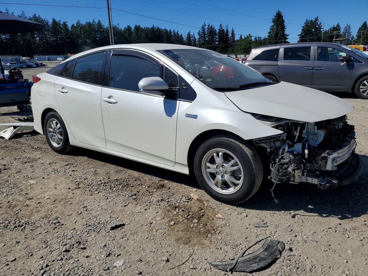 2019 Toyota Prius Prime Premium - Image 4