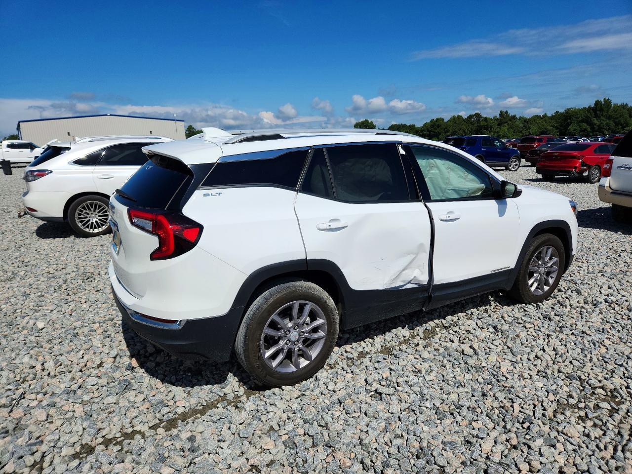 2024 GMC Terrain Slt - Image 3
