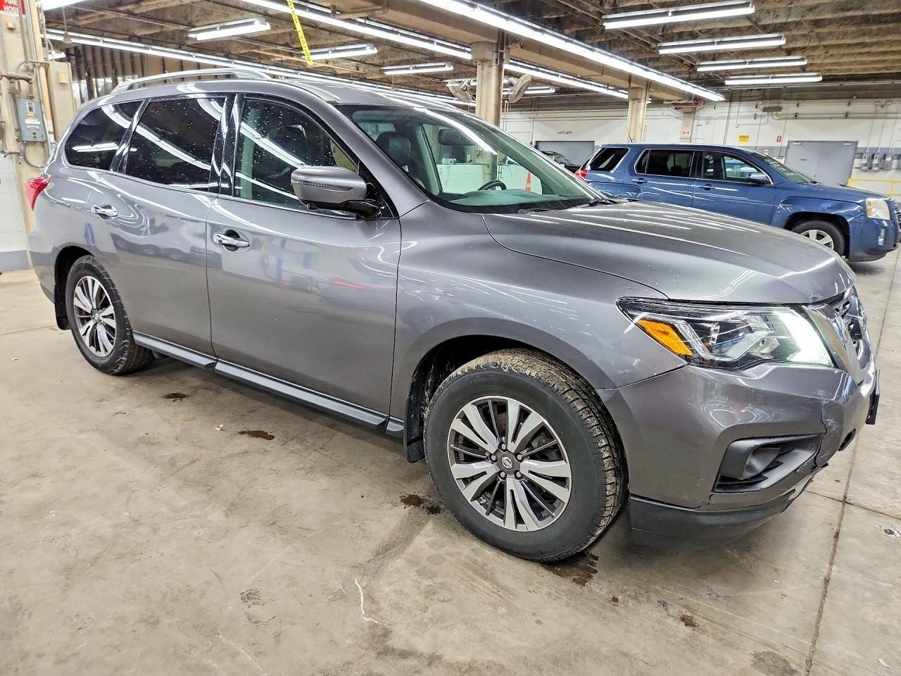 2017 Nissan Pathfinder S - Image 4