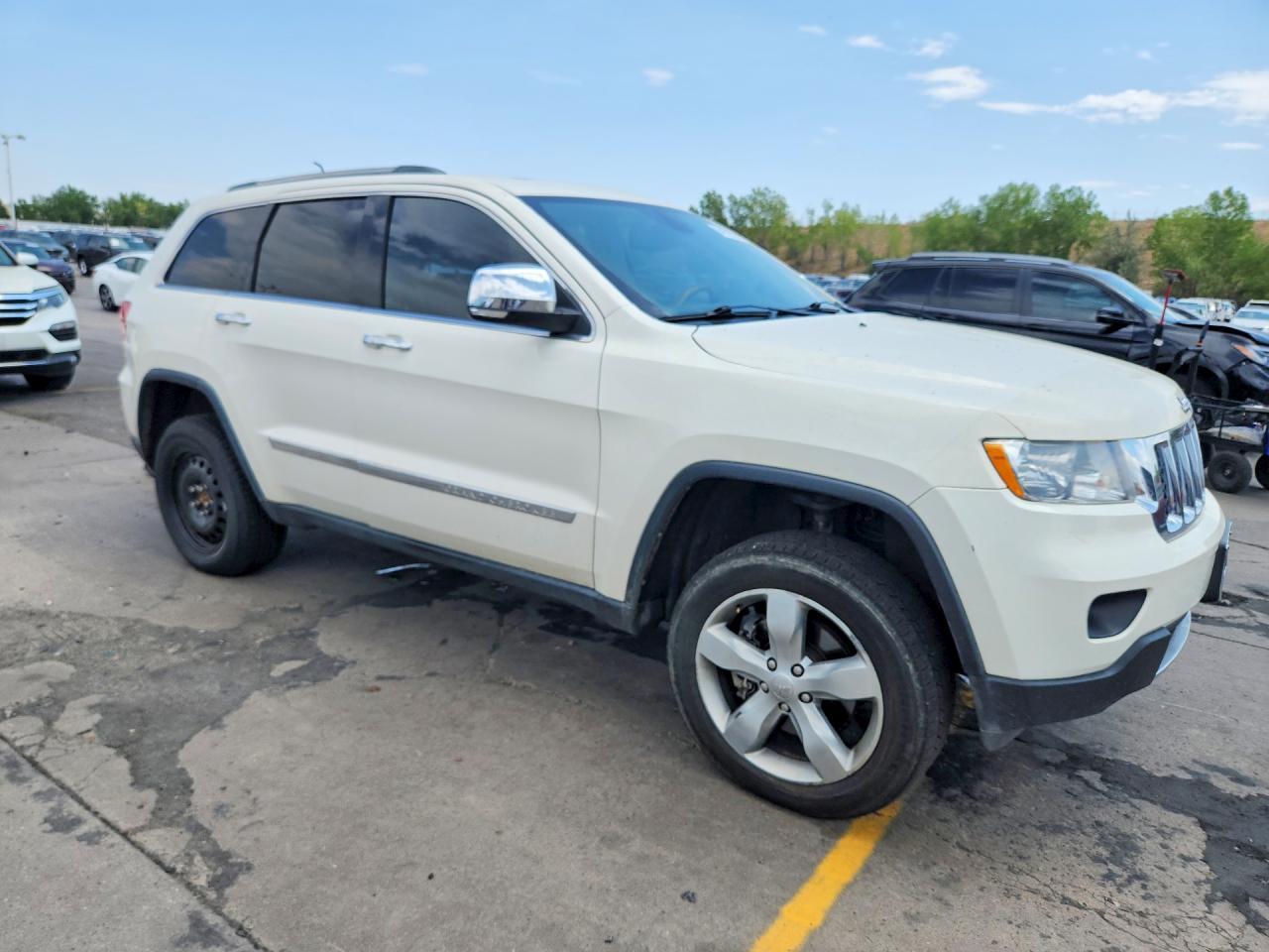 2012 Jeep Grand Cherokee Overland - Image 4