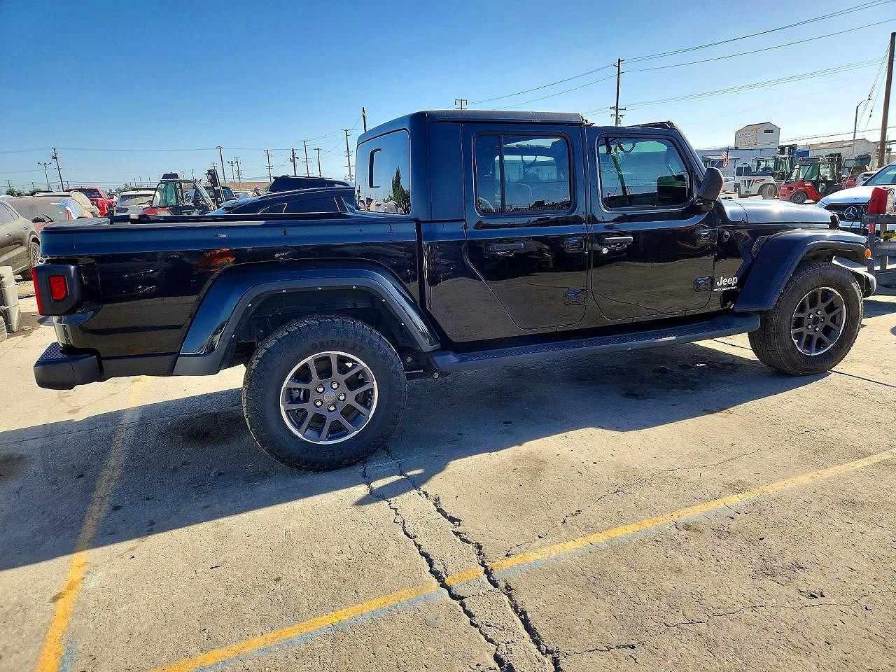 2023 Jeep Gladiator Overland - Image 3