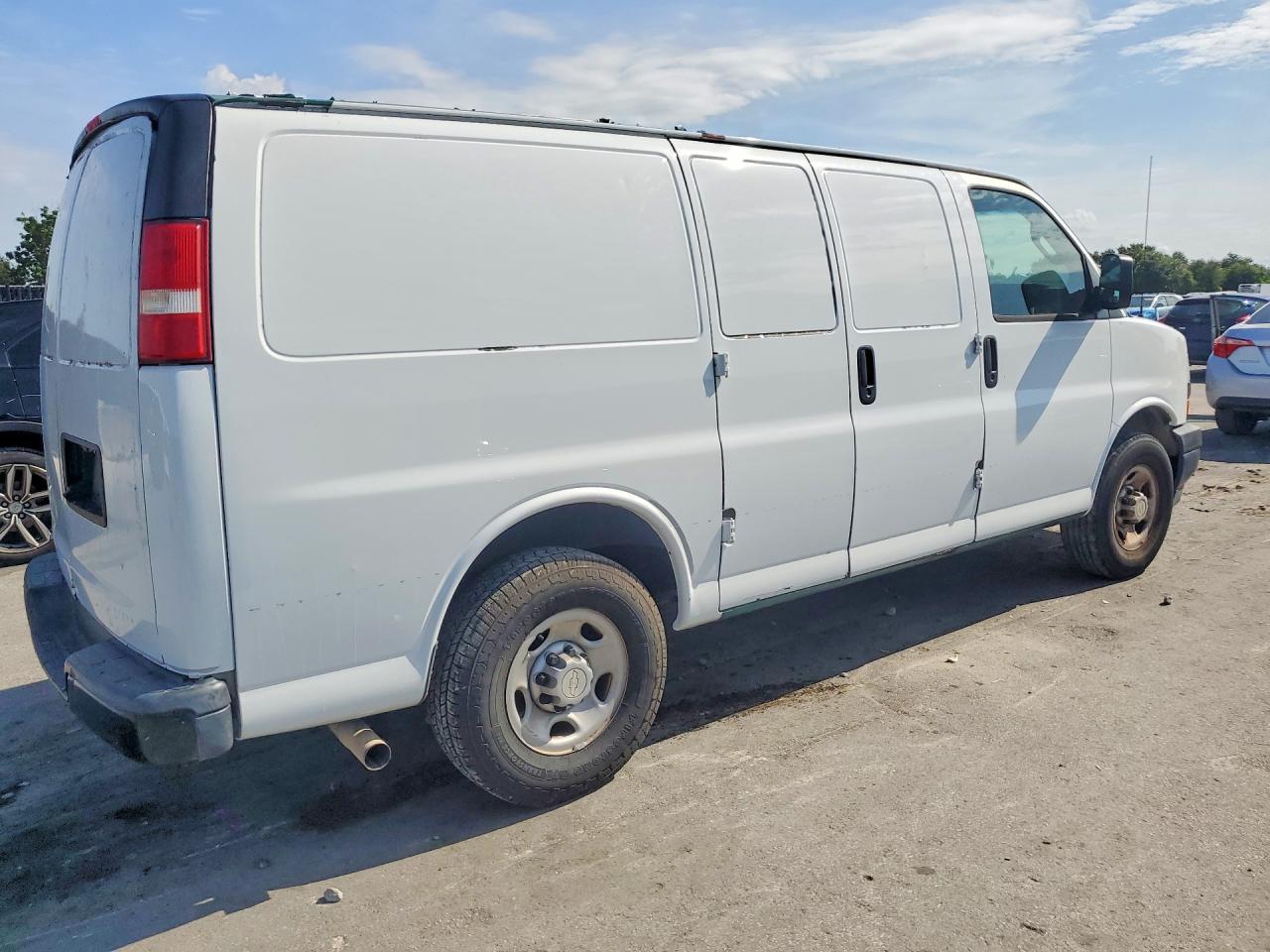 2019 Chevrolet Express G2500 - Фото 3