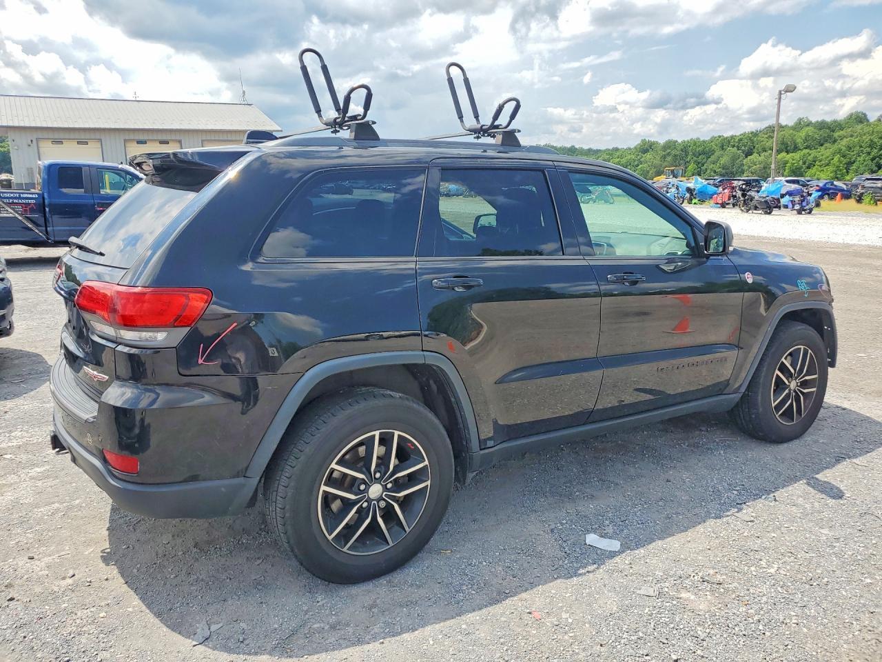 2017 Jeep Grand Cherokee Trailhawk - Image 3