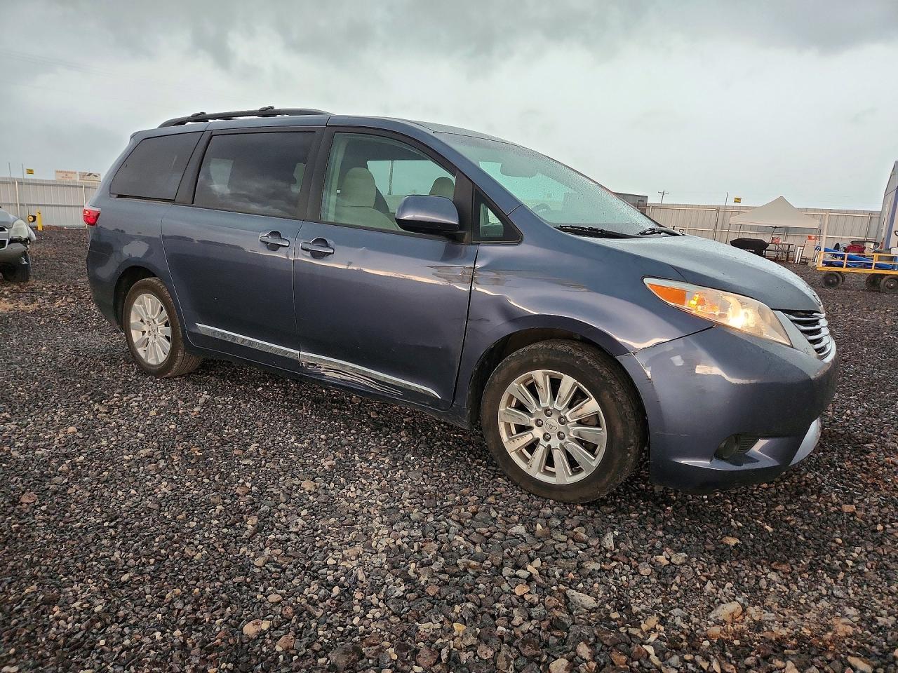 2015 Toyota Sienna Le - Фото 4