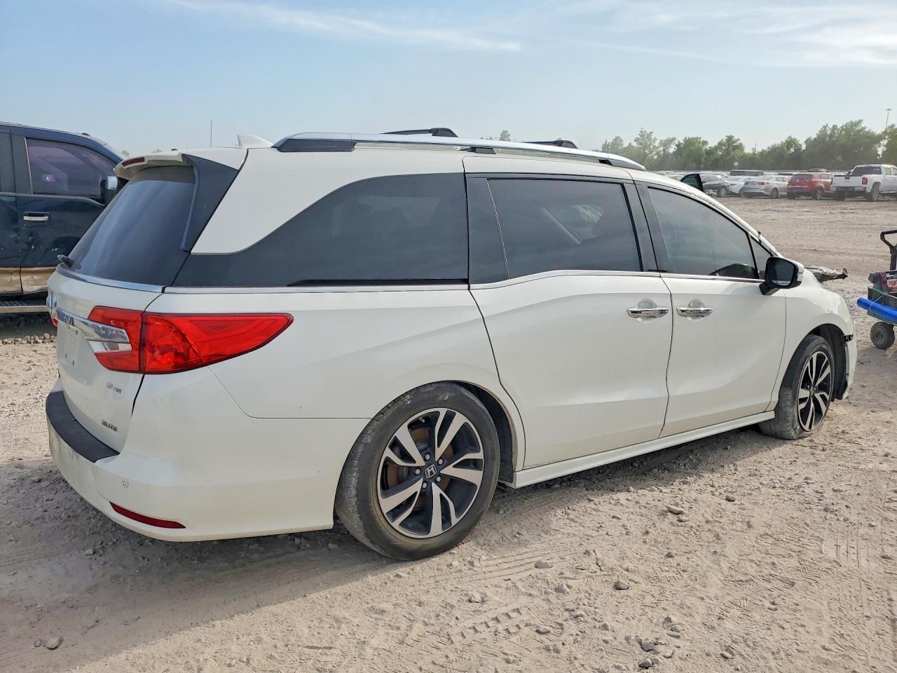 2018 Honda Odyssey Elite - Фото 3