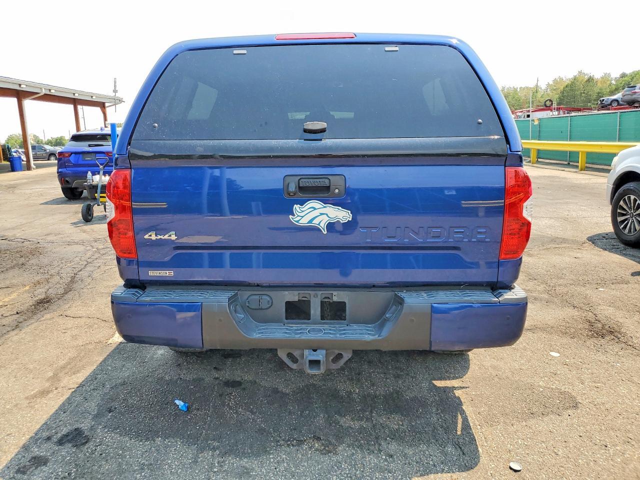 2014 Toyota Tundra Crewmax Platinum - Image 6