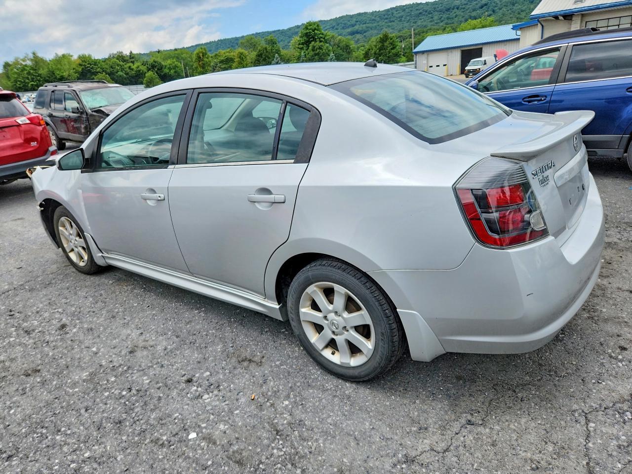 2011 Nissan Sentra 2.0 - Фото 2
